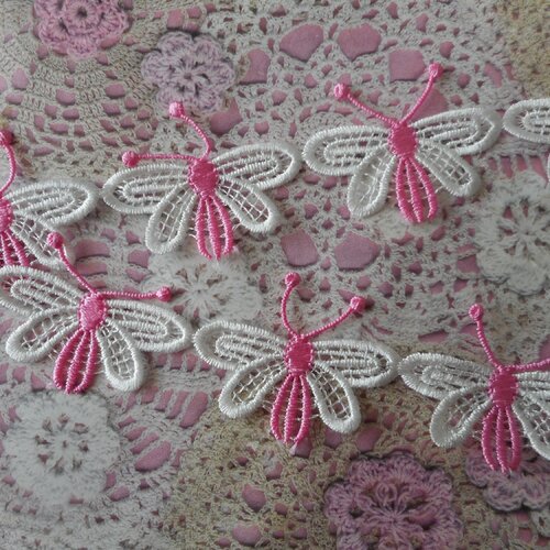 Papillons blanc et rose en polyester pour layette, robe d'enfant, créations shabby chic, vendu par 15 papillons, de 5,50 cm de large.