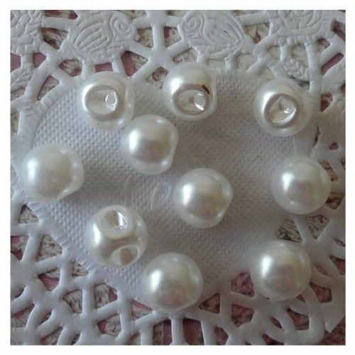 Boutons perles blanc nacré pour robe de mariée, créations shabby chic, layette, de 1,00 cm de diamètre, vendu par 10 boutons.