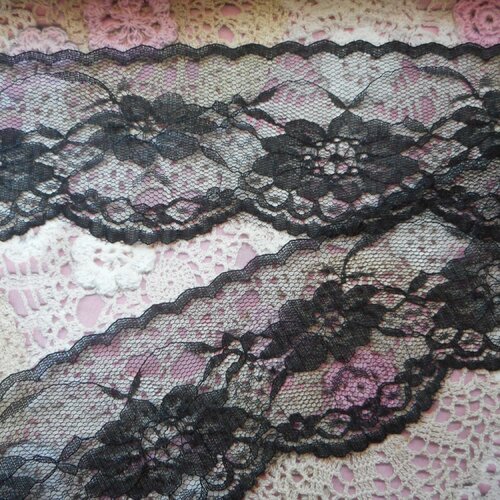 Dentelle fine noire aux motifs fleurs pour lingerie, linge de lit, robe de soirée, vendue au mètre, de 6,50  cm largeur
