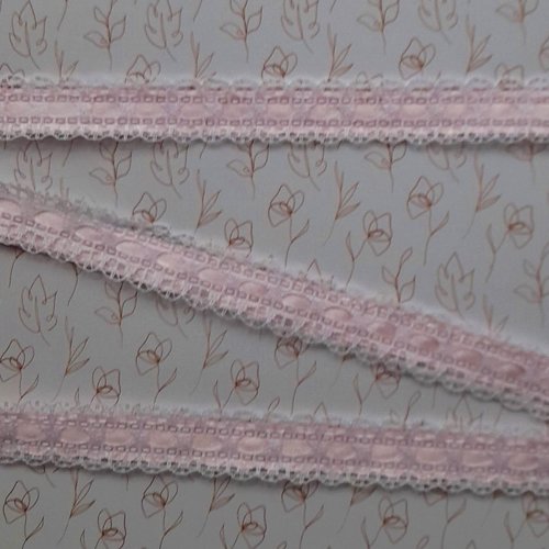 Ruban en satin rose et dentelle blanche pour layette, créations shabby chic de 1,50 cm de largeur.