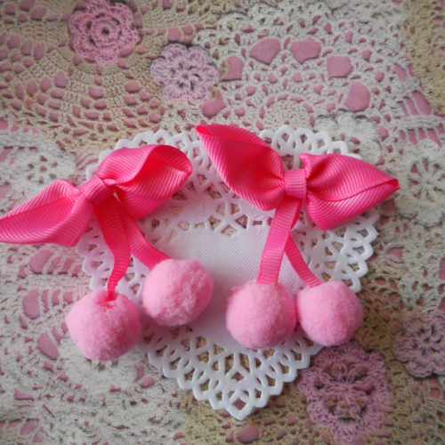 Noeuds cerises pompons roses et noeud rose foncé pour barrettes, broche, boucles d'oreilles, vendu par 2 noeuds, de 7,00 de hauteur.
