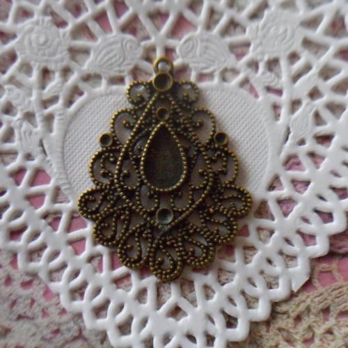 Breloque filigrane en métal couleur bronze pour bijoux, porte-clés, boucles-d'oreilles, broche, colliers, de 5,00 cm de haute