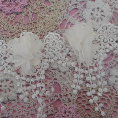 Appliques fleurs blanches en polyester sans perle pour robe de mariée, headband, créations shabby chic, lingerie, par 5 fleurs
