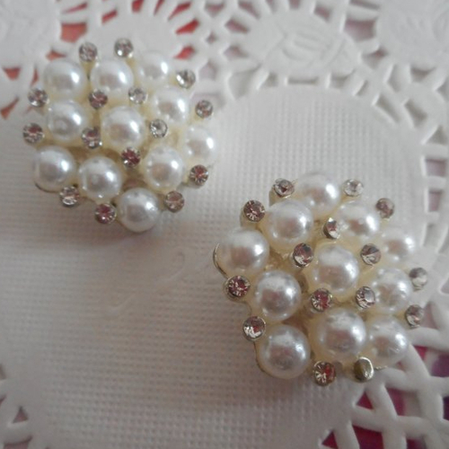Boutons  ronds en métal argenté, perles et strass en verre, pour mariage, vendu par 2 boutons, 2,00 cm de diamètre.