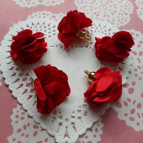 Pompons  fleurs rouges en tissu, par 5 pompons, pour créations shabby chic, fabrication de  bijou de sac, porte clés, 3,00 cm de hauteur.
