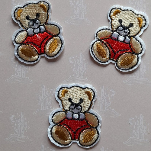 Appliques thermocollantes ours rouges en feutrine pour customisation de vêtement d'enfant, layette, bonnet, 3,50 cm de cm.