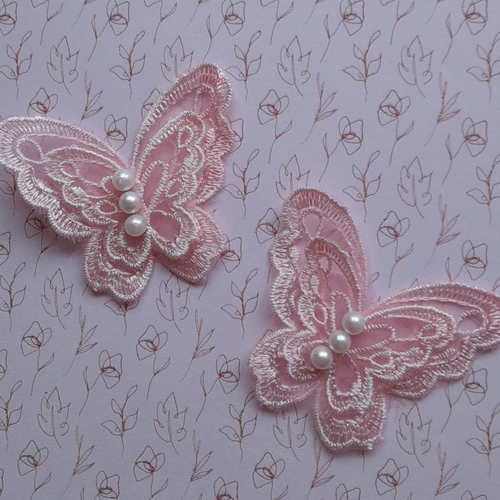 Papillons doubles roses en organza avec perles blanches pour créations chabby chic. headband, par 2 papillons, de 6,50 cm de largeur.