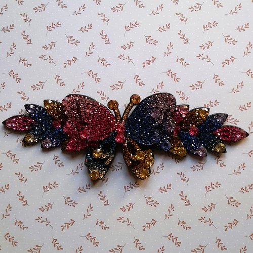 Patch papillon à coudre en strass acryliques pour customiser des pull over, des jeans ou sacs  de 16,00 cm de largeur.