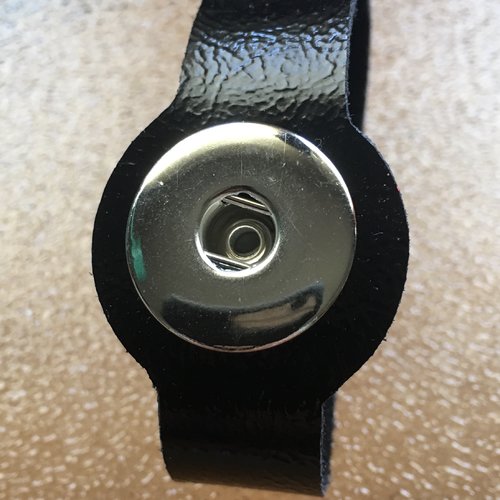 Bracelet enfant artisanal en cuir noir vernis pour bouton pression interchangeable