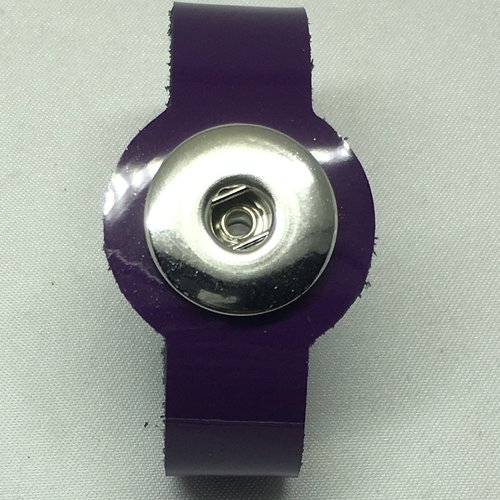 Bracelet enfant artisanal en cuir vernis violet pour bouton pression interchangeable