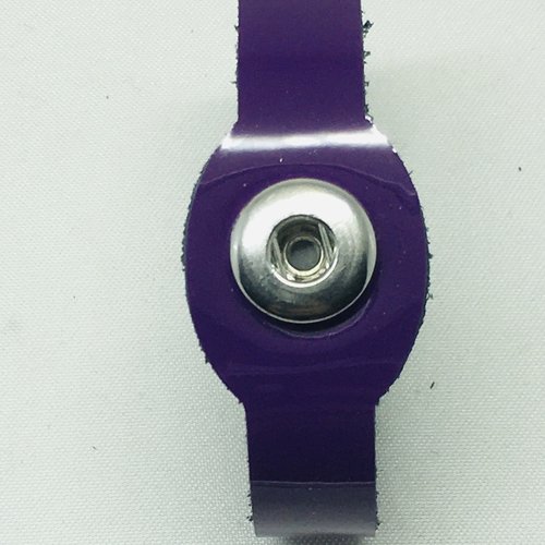 Bracelet enfant artisanal en cuir vernis violet pour mini bouton pression interchangeable