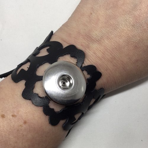 Bracelet cuir véritable noir motif fleurs (grand) avec support maxi bouton pression