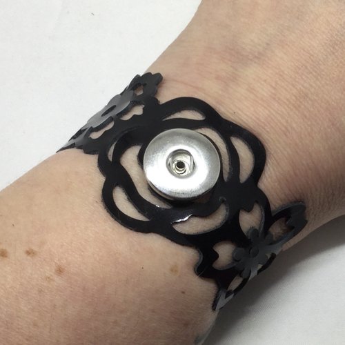 Bracelet cuir véritable vernis noir motif fleurs avec support pour bouton pression