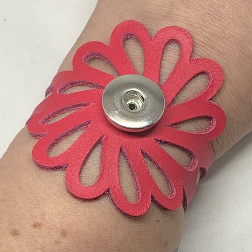 Bracelet femme fleur en cuir véritable fuchsia ajouré pour bouton pression interchangeable 20mm