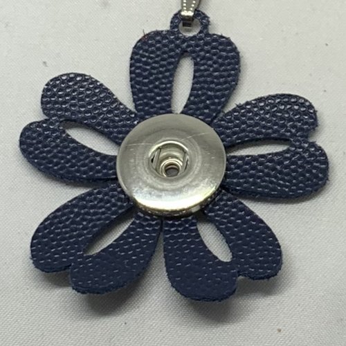 Pendentif femme en cuir véritable bleu grainé motif fleur pour bouton pression interchangeable de 18mm