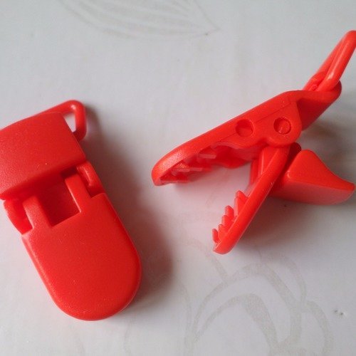 X 1 pince clip crocodile/attache tétine rouge plastique 42 x 15 mm