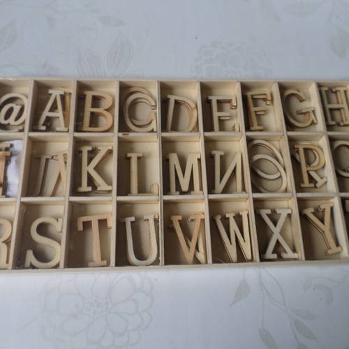 X 1 box de 81 mixte lettres/alphabet en bois naturel à décorer 3,2 cm 