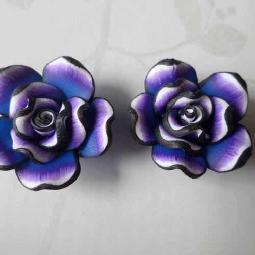 X 2 perles fleurs ton violet contour noir pâte polymère 20 mm 