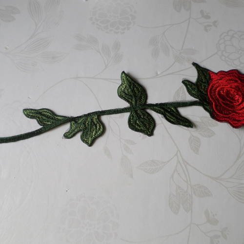 X 1 applique guipure floral dentelle fine rose rouge  p61 