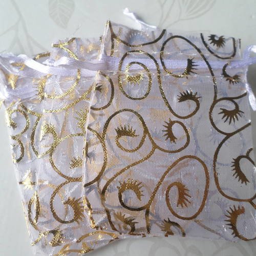 X 10 sachets/pochettes cadeaux organza blanc motif fleur doré 9,5 x 6,5 cm 