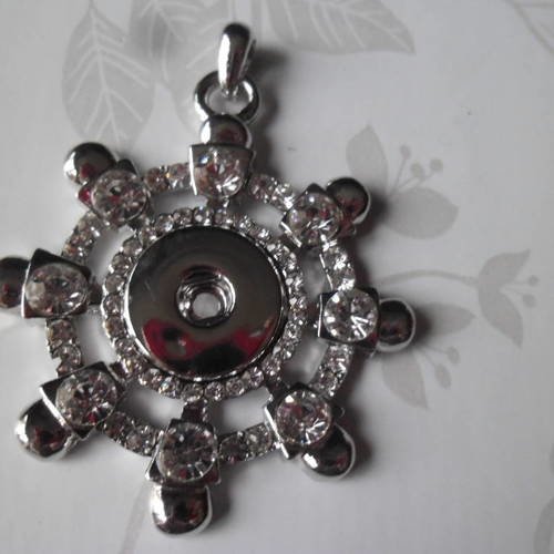 X 1 pendentif forme gouvernail strass pour bouton pression métal argenté 6,7 x 5 cm 