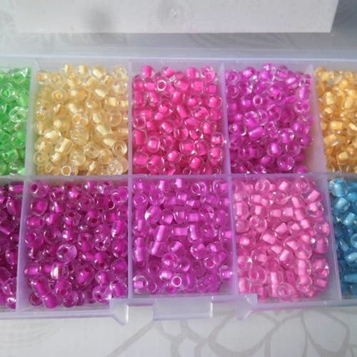X 1 boite de 200g perles de rocaille en verre allongées 3/4 mm de 10 couleurs différentes 
