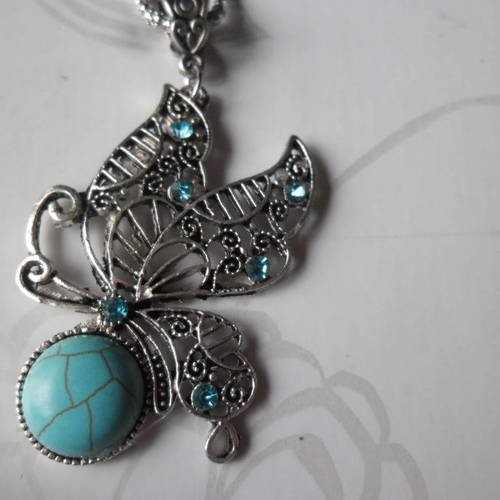 X 1 collier chaîne+pendentif papillon perle turquoise+strass ton bleu métal argenté 