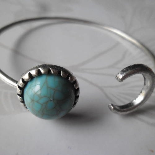 X 1 bracelet ethnique perle turquoise ton bleu motif soleil/lune métal argenté 