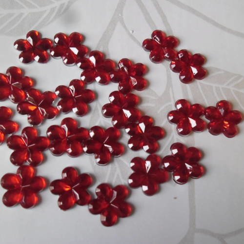 X 50 strass en forme de fleur couleur rouge à coller acrylique 10 mm 