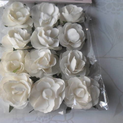 lot fleurs  mercerie ancienne blanches 6 tiges de fleurs   2lots disponibles 