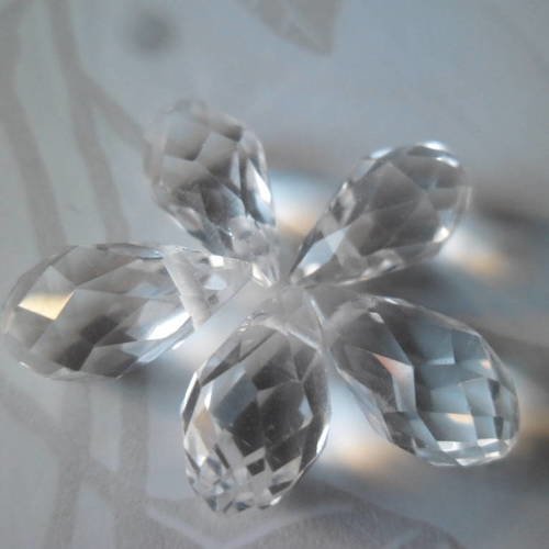 X 10 perles en verre goutte d'eau blanche à facettes 13 x 8 mm