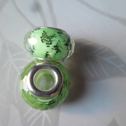 X 2 perles européenne en verre fond vert motif papillon 14 mm 