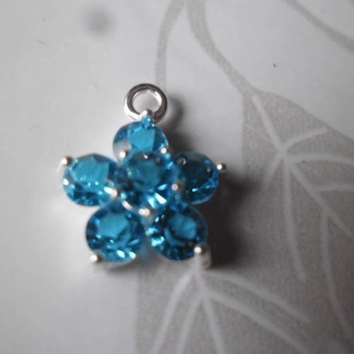 X 1 pendentif argenté fleur strass bleu 15 x 12 mm 