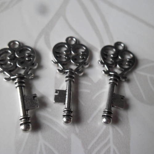 X 5 pendentifs/breloque en forme de clé métal argent vieilli 26 x 11 mm 