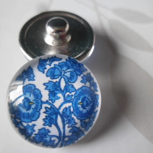 X 1 bouton pression(bijou)rond verre dome motif fleur bleu métal argenté n°8 