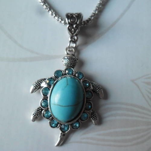 X 1 collier+pendentif tortue turquoise/strass bleu métal argenté 47 cm