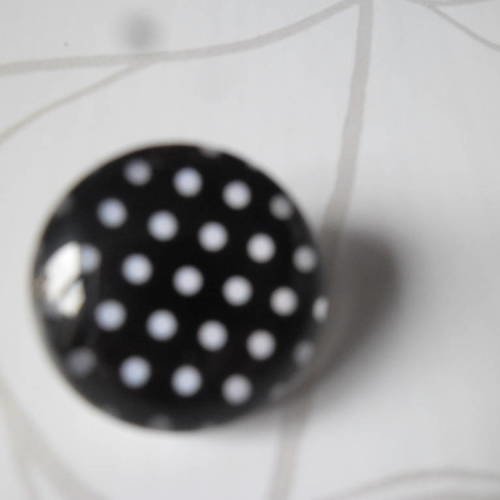 X 1 bouton pression(bijoux)rond verre dome motif pois blanc métal argenté 18 mm 