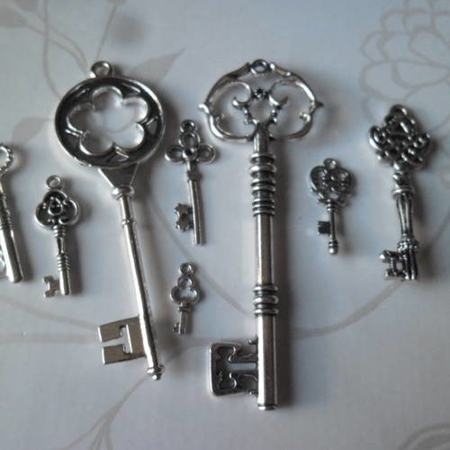 X 8 mixte pendentifs/breloque forme clefs métal argent vieilli 