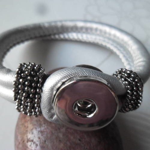 X 1 bracelet cuir argenté pour bouton pression 21 cm 
