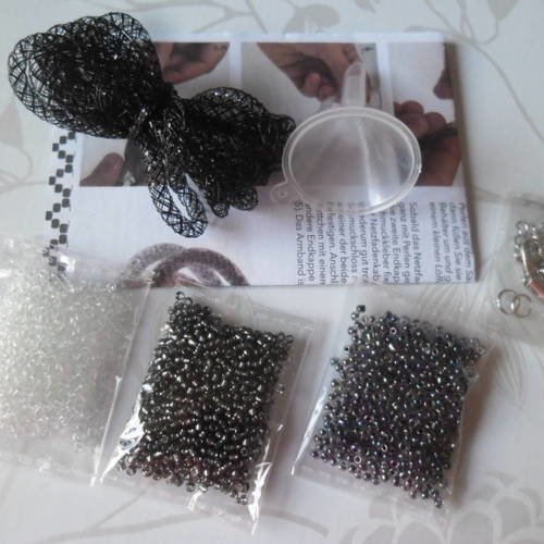 X 1 kit bracelet multi rangs perles de rocaille verre ton noir/blanc métal argenté 