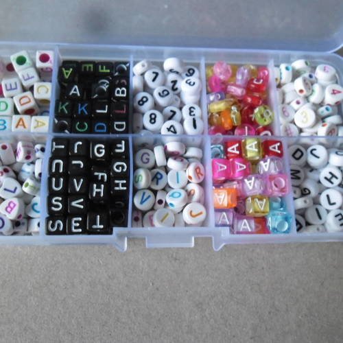X 1 boite mixte perles lettres alphabet a-z/chiffres de 0 à 9 multicolore acrylique 