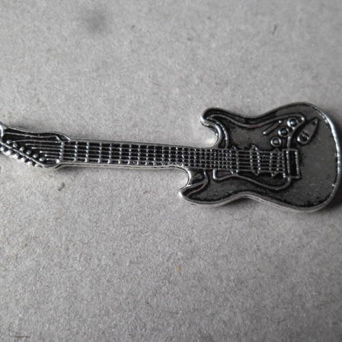 X 1 grand pendentif/breloque forme guitare argent vieilli 5,5 x 1,8 cm 