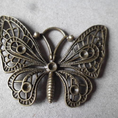 X 1 pendentif forme papillon en métal couleur bronze 48 x 36 mm 