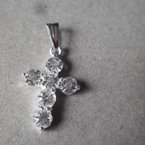 X 1 pendentif/breloque forme croix strass blanc métal argenté 3,1 x 1,6 cm 