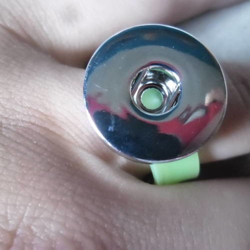 X 1 support de bague anneau vert clair pour bouton pression réglable argenté 8 cm 