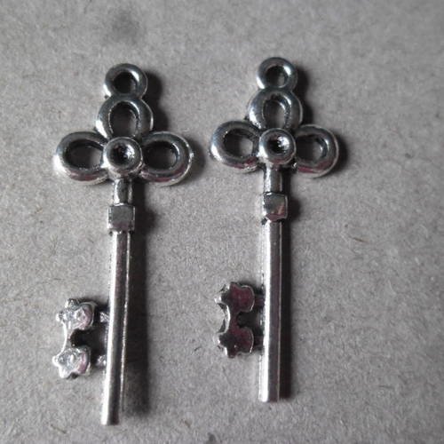 X 5 pendentifs/breloque clef motif fleur ciselé métal argent vieilli 3,2 x 1, 2 cm 