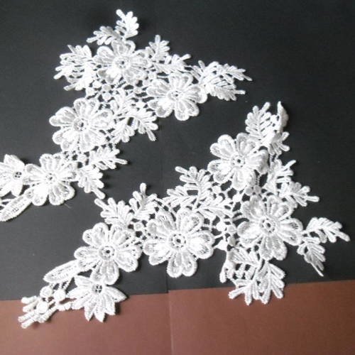 X 1 grande paire de guipure dentelle venise floral blanche à coudre  31,5 x 16,5 cm n°92 