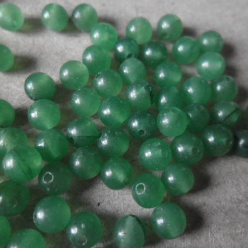 X 20 perles ronde  en jade vert 4 mm 