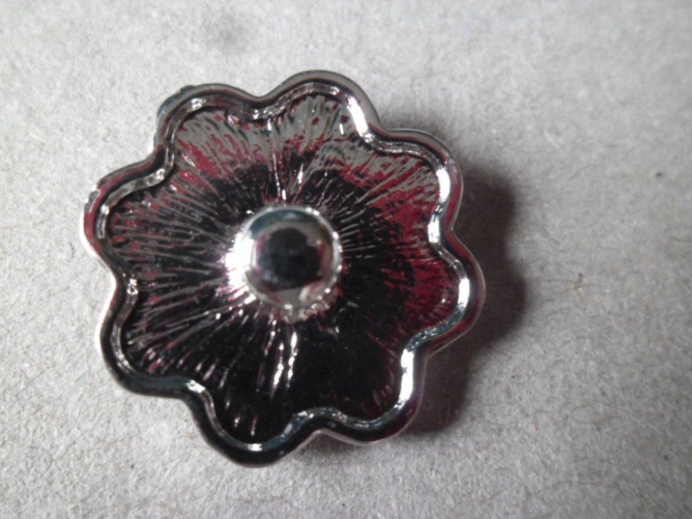 Bijou bouton pression métal argent : fleur avec strass rose