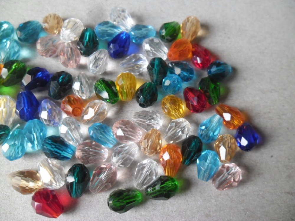 X 20 mixte perles verre cristal forme goutte d'eau à facettes multicolore 8  x 6 mm - Un grand marché